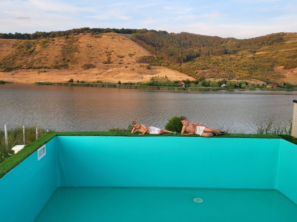 1e968576-3c56-4e51-a4e5-c1bb494ce893